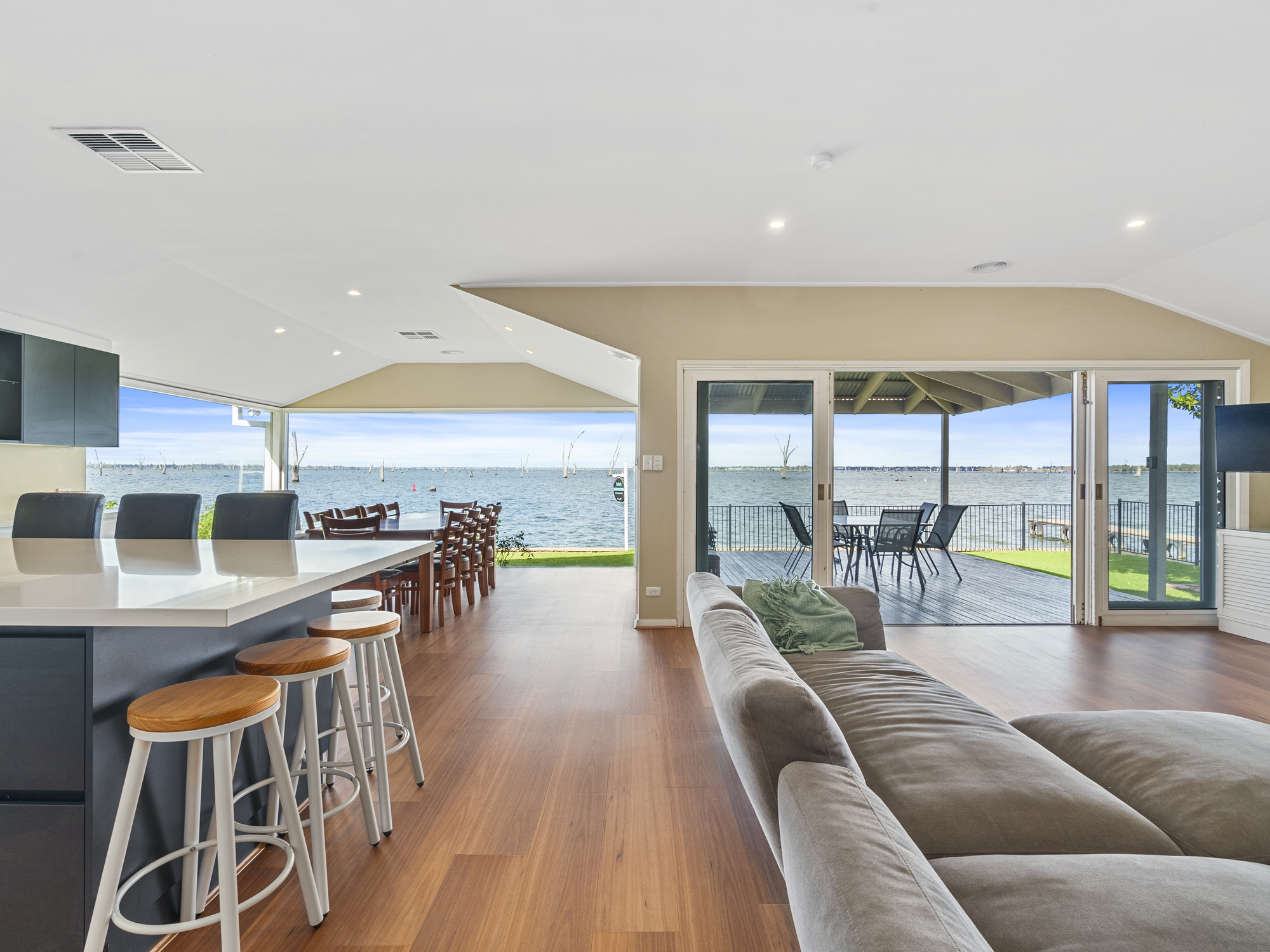 009 Open2view Id1012684-109 Corowa Road