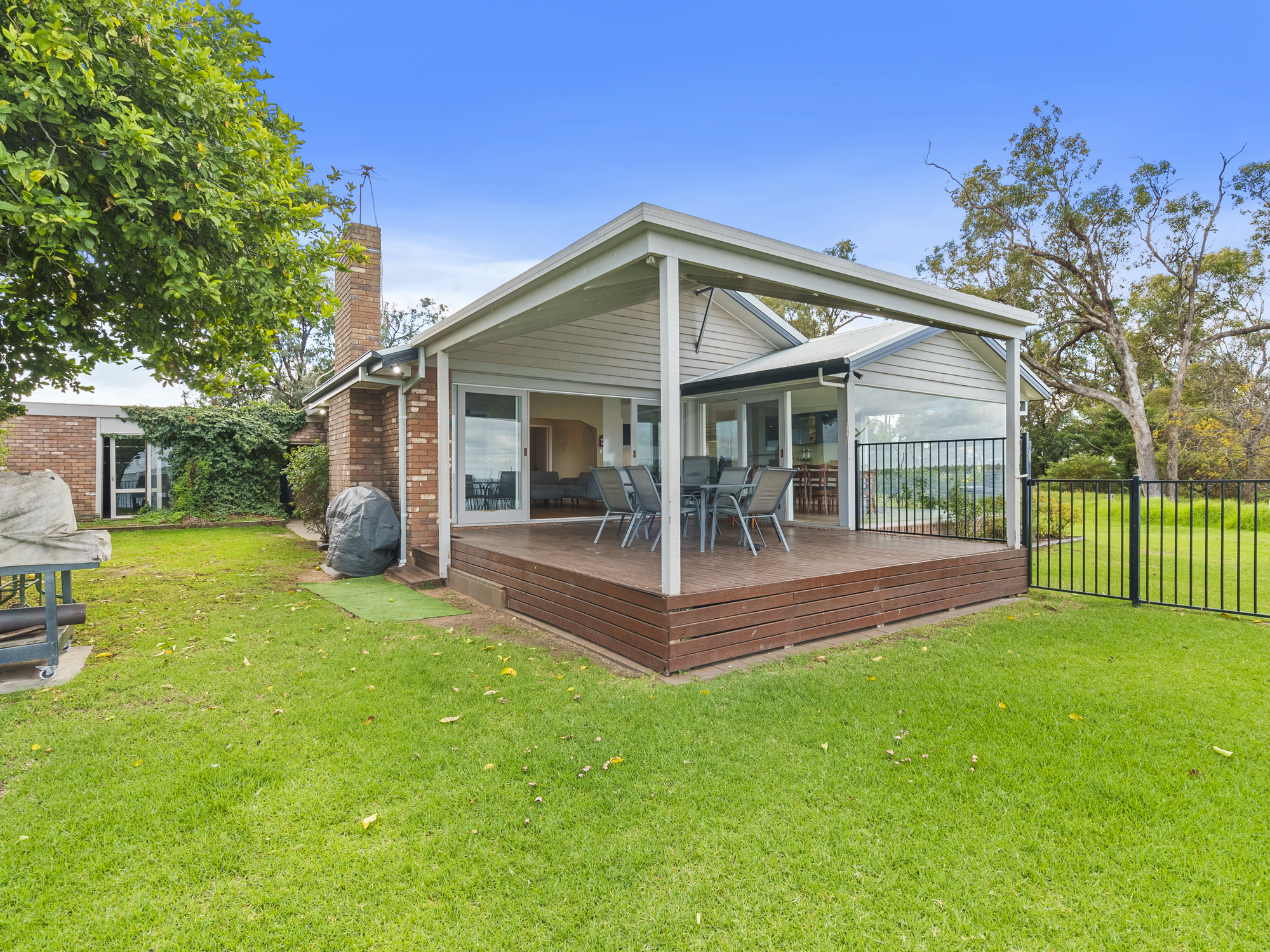 013 Open2view Id1012684-109 Corowa Road